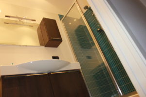 le foto del bagno della camera da letto matrimoniale interna