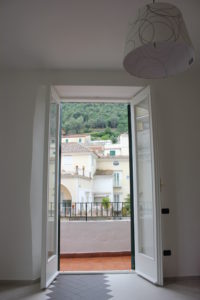 vista frontale camera da letto matrimoniale esterna